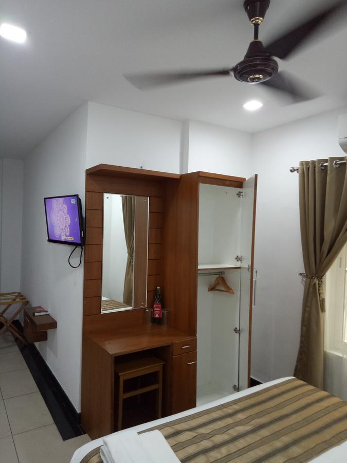 Pgs Inn Kochi Exterior photo